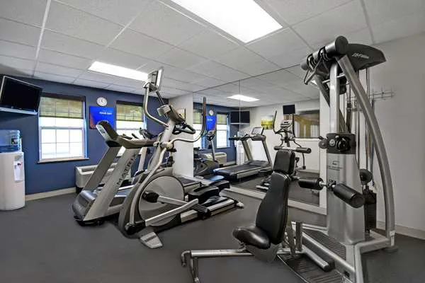 Comfort Inn & Suites 4