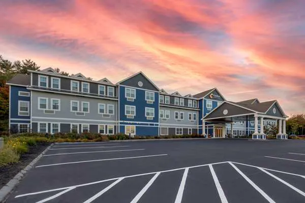 Comfort Inn & Suites 4
