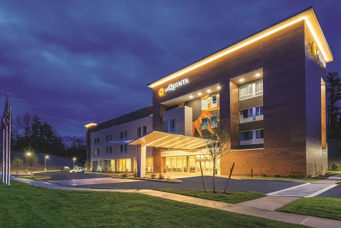 La Quinta Inn & Suites by Wyndham Clifton Park/Saratoga Area 3