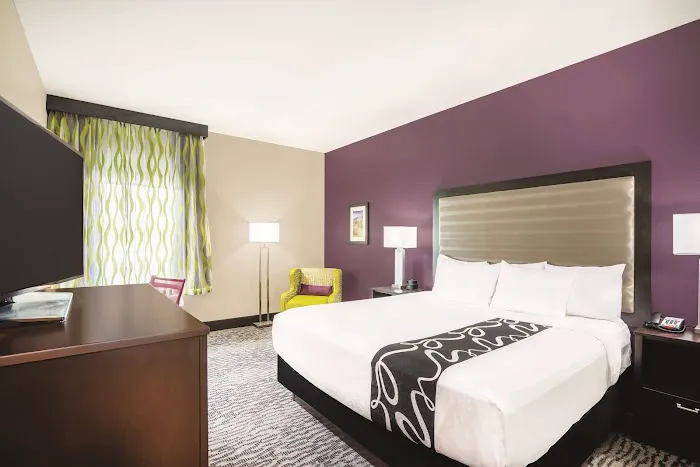 La Quinta Inn & Suites by Wyndham Clifton Park/Saratoga Area 3
