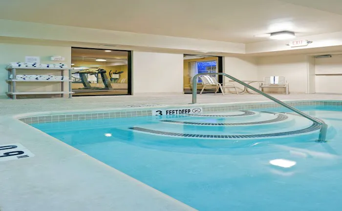 Holiday Inn Express & Suites Clifton Park by IHG 3