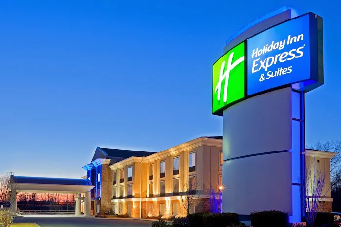 Holiday Inn Express & Suites Clifton Park by IHG 3
