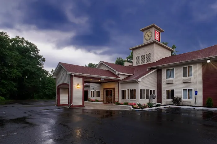 Red Roof Inn Clifton Park 3
