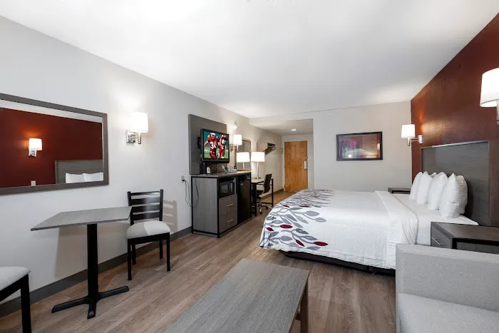 Red Roof Inn Clifton Park 3