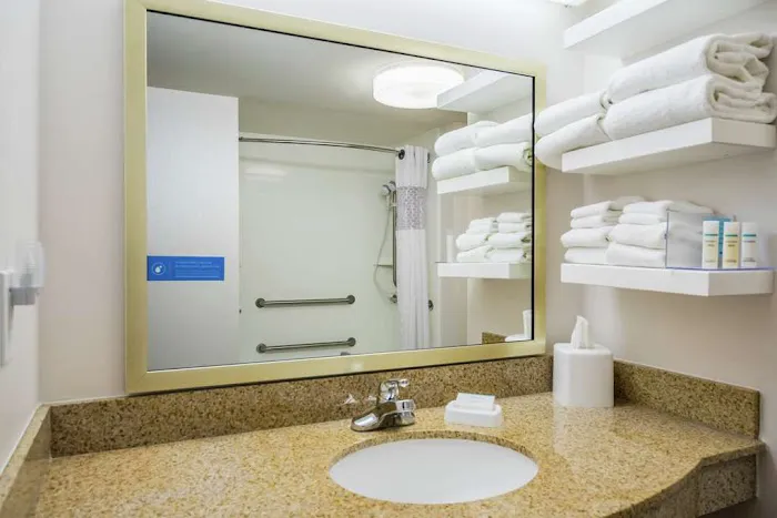 Hampton Inn Clifton Park 3