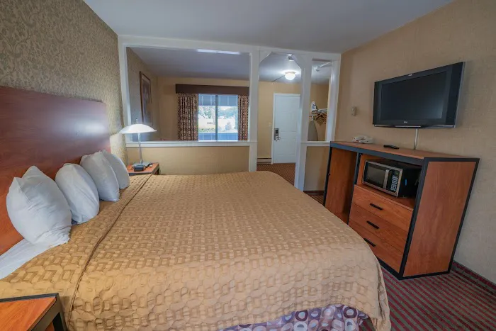 All Seasons Inn & Suites 5
