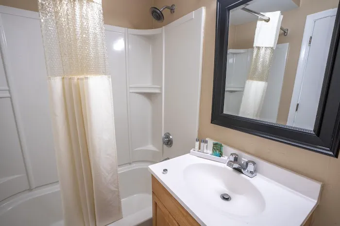 All Seasons Inn & Suites 5