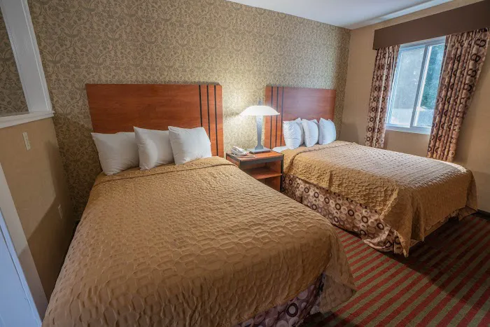 All Seasons Inn & Suites 5