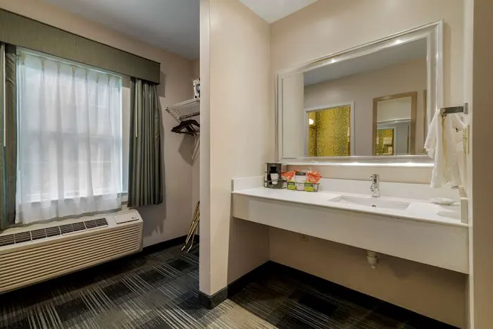 Best Western Plus Cold Spring 5