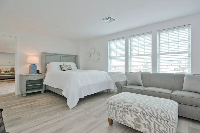 Thomas Sea Suites 5