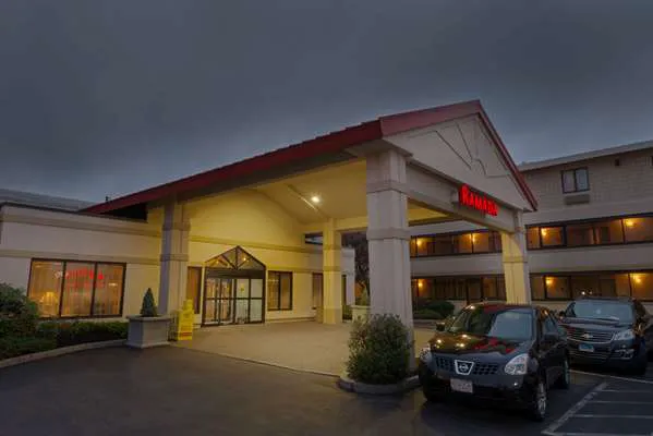 Ramada by Wyndham Boston 5