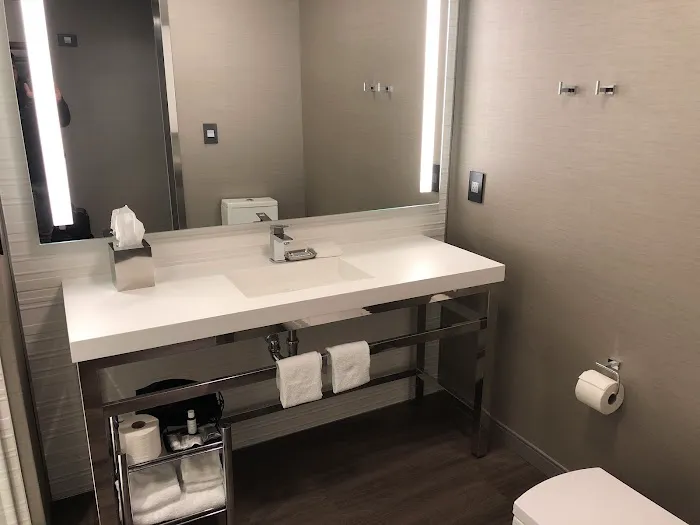 AC Hotel Boston Cleveland Circle 5