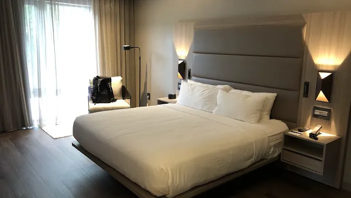 AC Hotel Boston Cleveland Circle 5