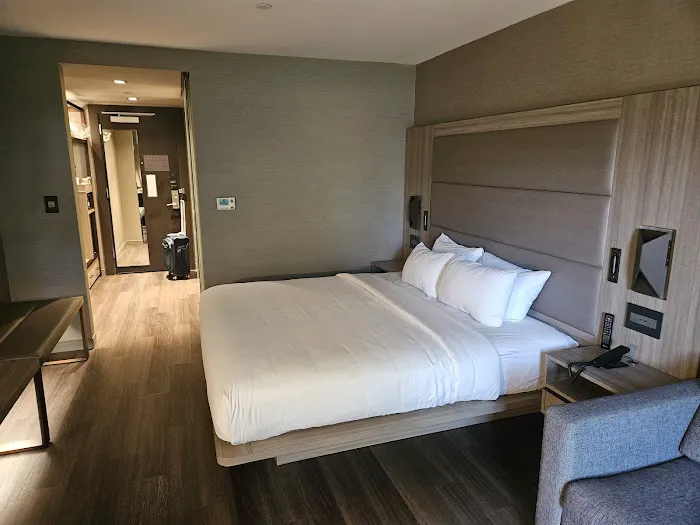 AC Hotel Boston Cleveland Circle 5