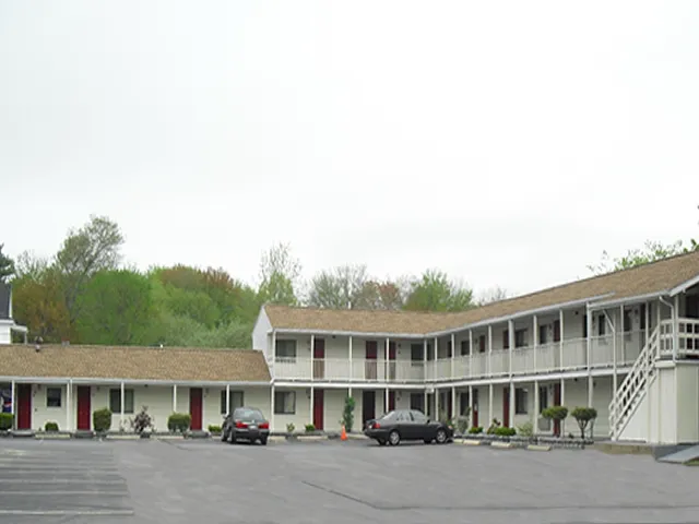 Passport Inn Methuen, MA 4