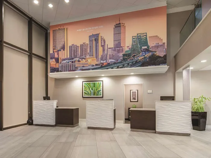 La Quinta Inn & Suites by Wyndham Boston-Andover 4