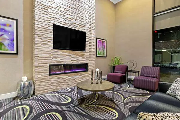 La Quinta Inn & Suites by Wyndham Boston-Andover 4