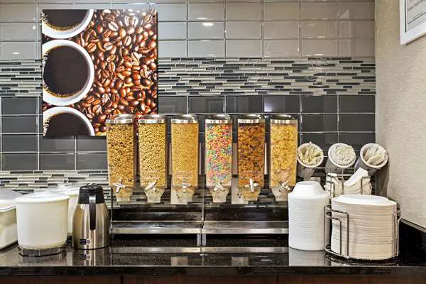 La Quinta Inn & Suites by Wyndham Boston-Andover 4