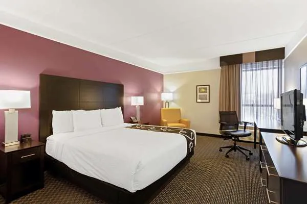 La Quinta Inn & Suites by Wyndham Boston-Andover 4