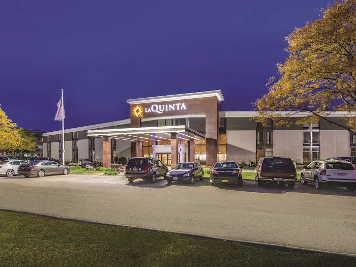 La Quinta Inn & Suites by Wyndham Boston-Andover 4