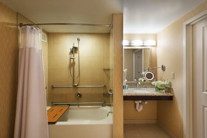 Crowne Plaza Boston - Woburn, an IHG Hotel 4