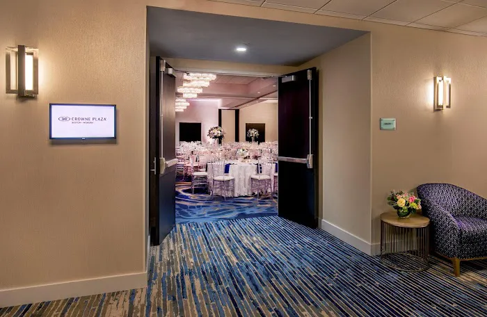 Crowne Plaza Boston - Woburn, an IHG Hotel 4