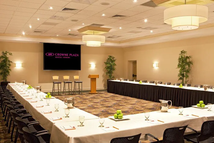 Crowne Plaza Boston - Woburn, an IHG Hotel 4
