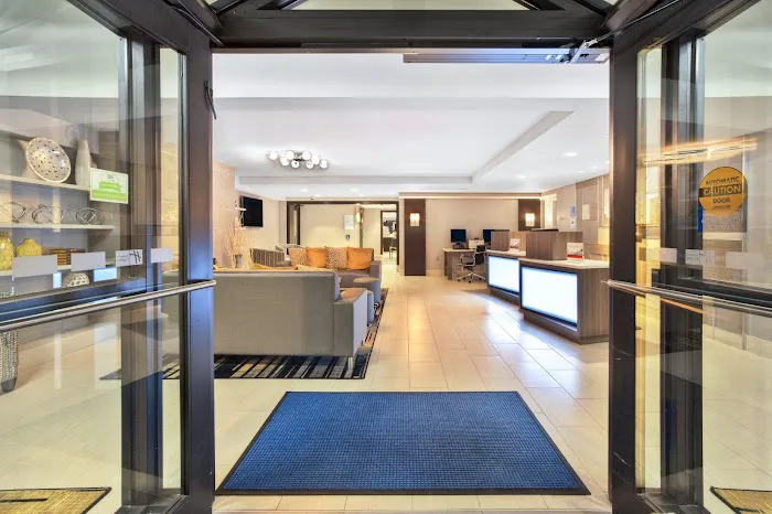 Holiday Inn Express Boston-Waltham by IHG 5