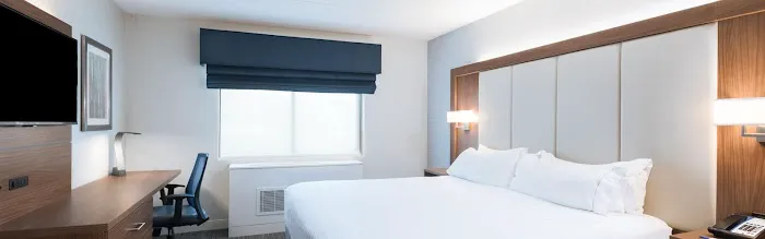 Holiday Inn Express Boston-Waltham by IHG 5