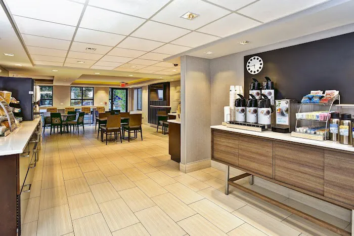 Holiday Inn Express Boston-Waltham by IHG 5