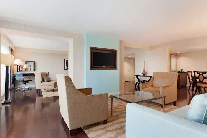 Embassy Suites by Hilton Boston Waltham 5