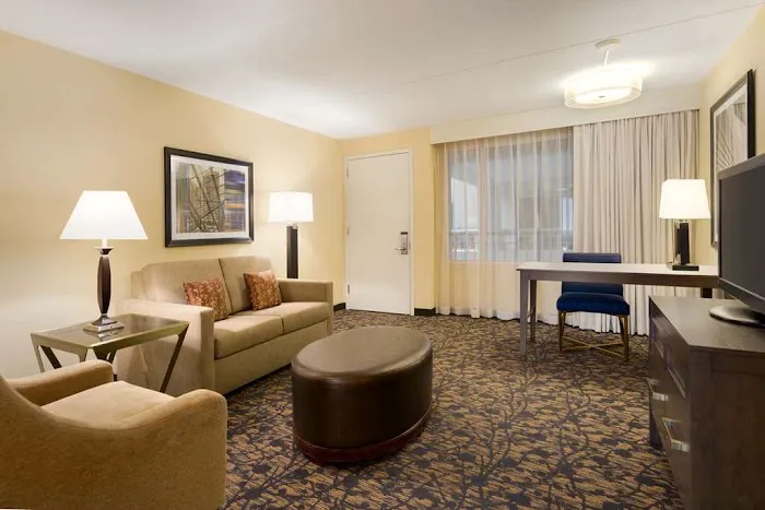 Embassy Suites by Hilton Boston Waltham 5