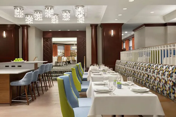 Embassy Suites by Hilton Boston Waltham 5