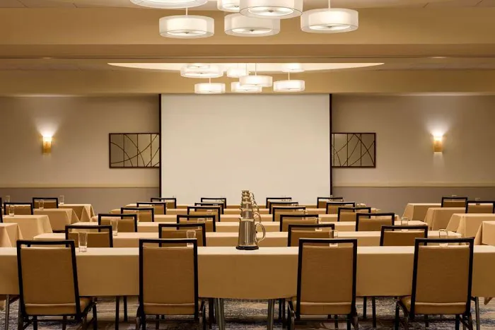Embassy Suites by Hilton Boston Waltham 5