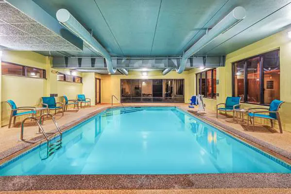 La Quinta Inn & Suites by Wyndham Jamestown 4