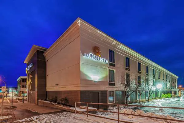 La Quinta Inn & Suites by Wyndham Jamestown 4
