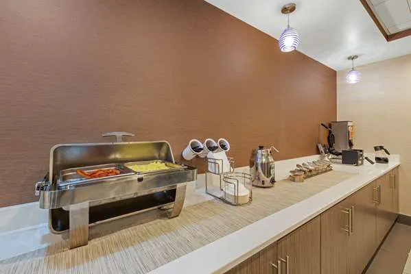 La Quinta Inn & Suites by Wyndham Jamestown 4