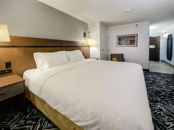 DoubleTree by Hilton Jamestown 4