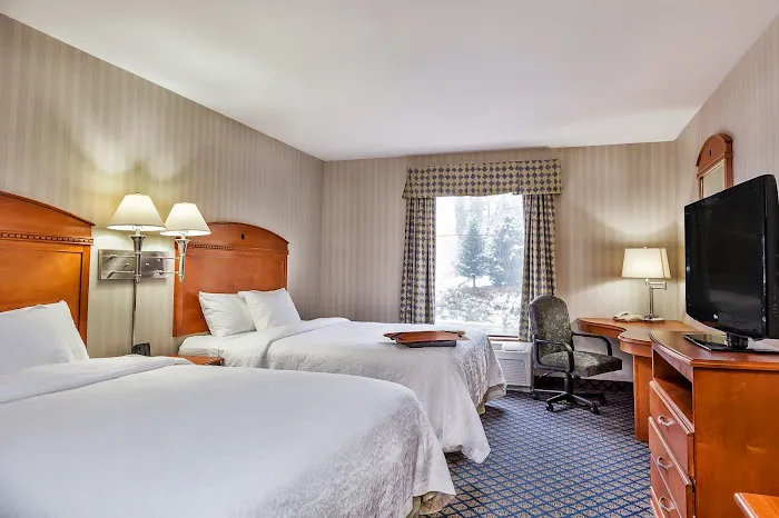 Hampton Inn & Suites Jamestown 4