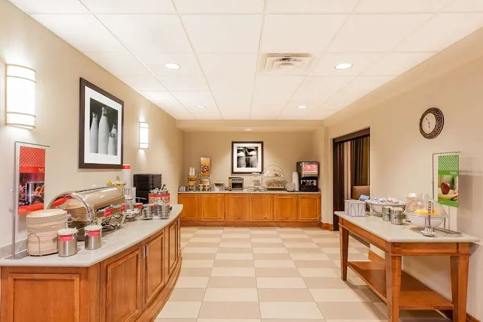 Hampton Inn & Suites Jamestown 4
