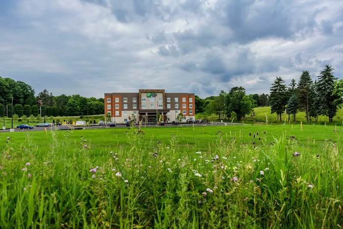 Holiday Inn Express & Suites Jamestown by IHG 4