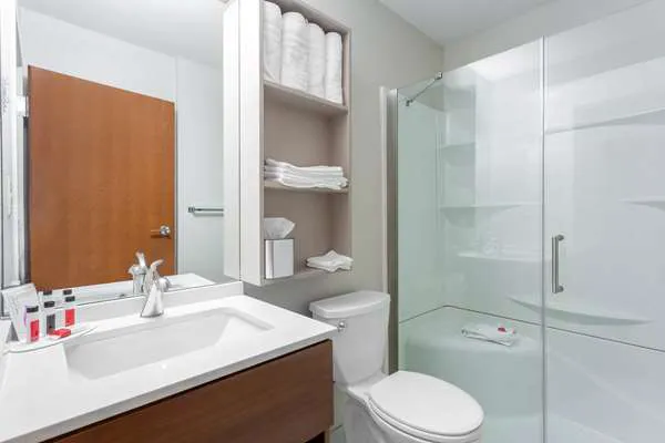 Microtel Inn & Suites by Wyndham Niagara Falls 4