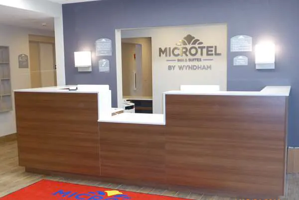 Microtel Inn & Suites by Wyndham Niagara Falls 4