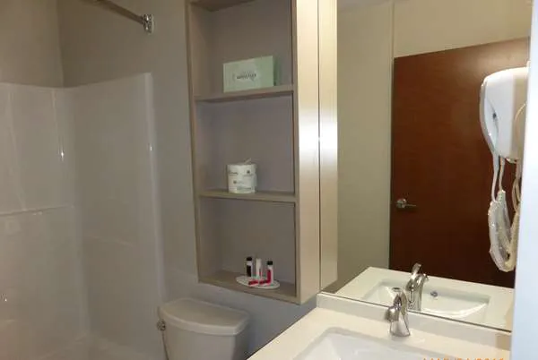 Microtel Inn & Suites by Wyndham Niagara Falls 4