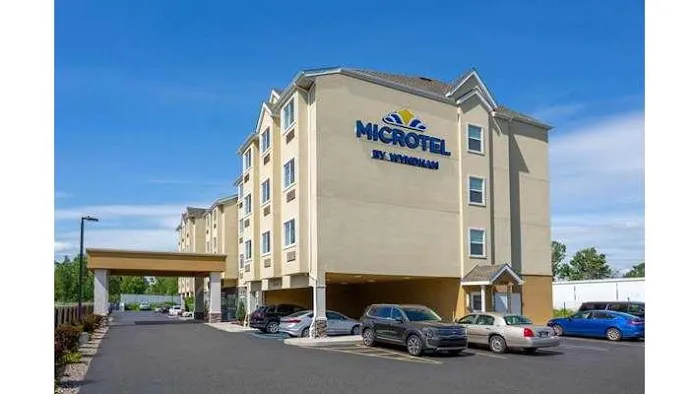 Microtel Inn & Suites by Wyndham Niagara Falls 4