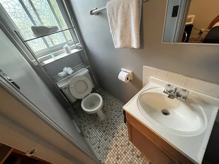 Swiss Cottage Inn 4