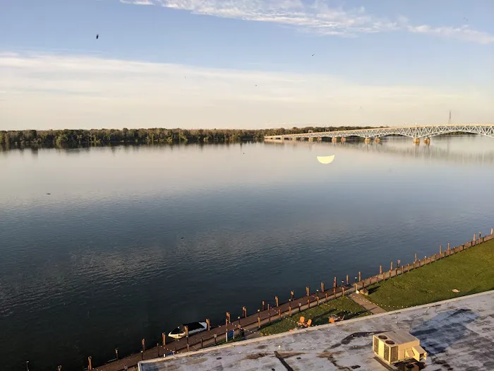 Niagara Riverside Resort 4