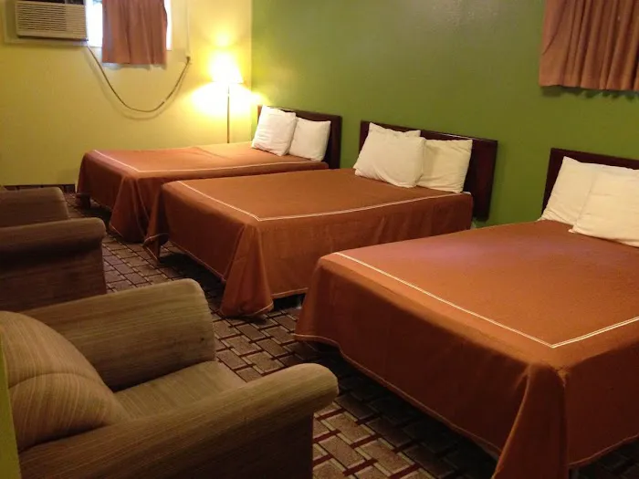 Red Carpet Inn Niagara Falls, NY 4