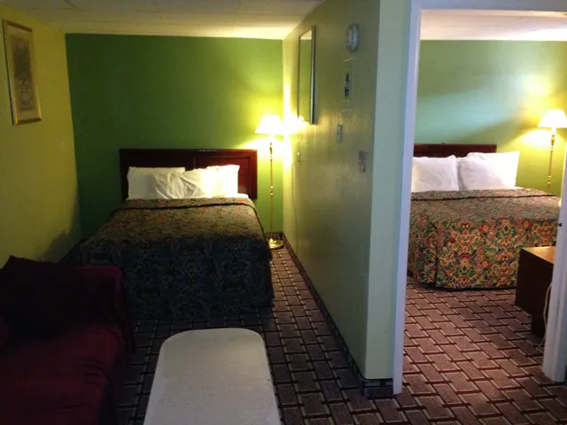 Red Carpet Inn Niagara Falls, NY 4
