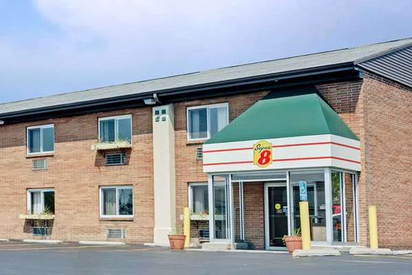 Super 8 by Wyndham Kenmore/Buffalo/Niagara Falls Area 4